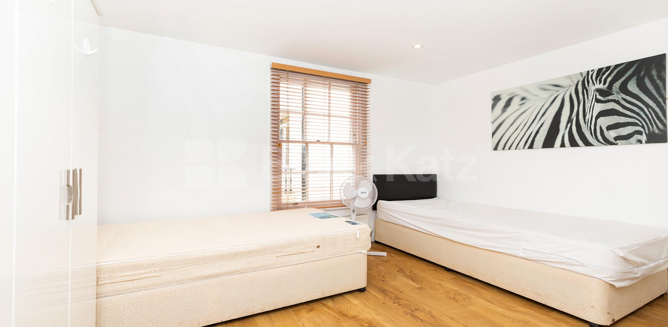 			STUNNING 3 BED IN WC1!, 3 Bedroom, 1 bath, 1 reception Flat			 Byng Place, RUSSELL SQUARE